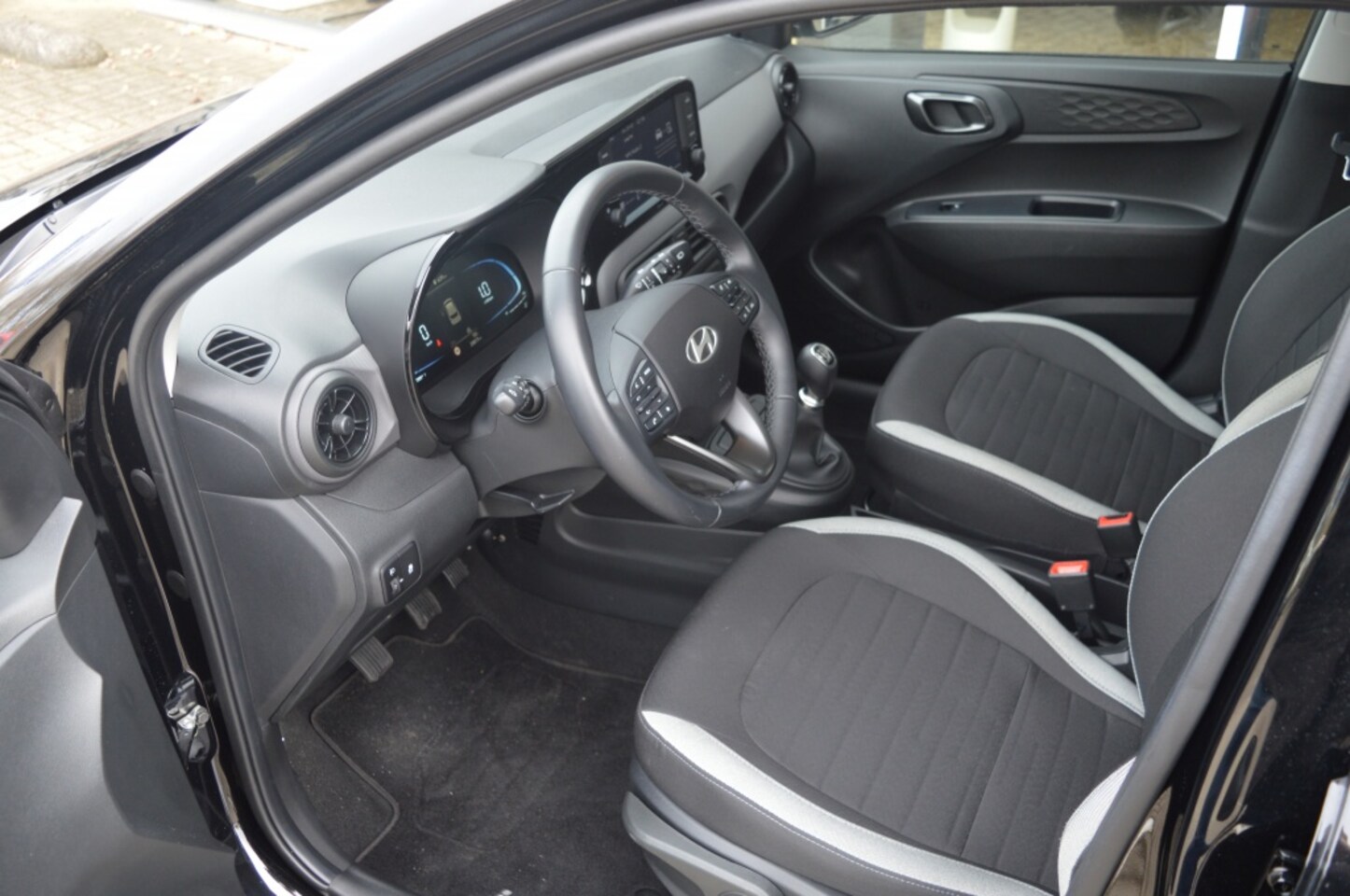 Hyundai i10 - 1.0 Comfort Carplay Cruise NL-auto 04-2024