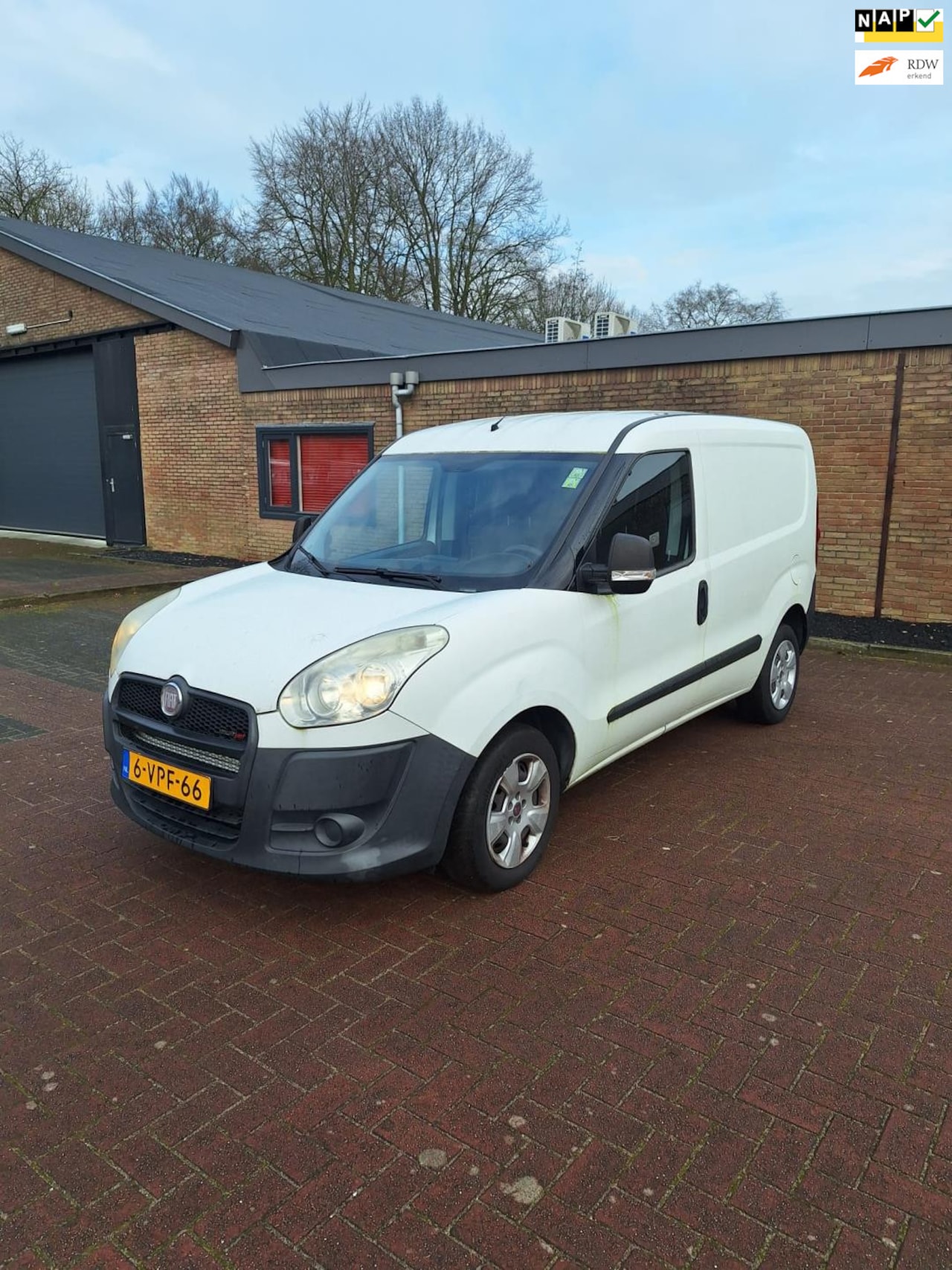 Fiat Doblò Cargo - 1.3 MultiJet Actual schade zijkant zie foto's zo mee! - AutoWereld.nl