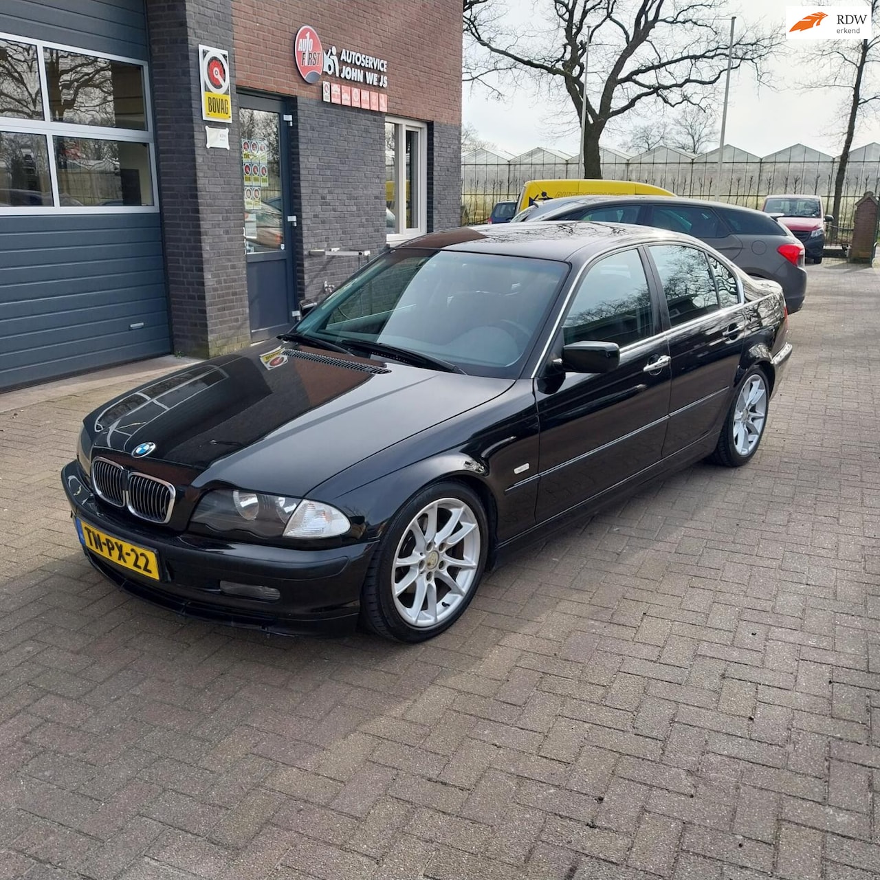 BMW 3-serie - 323i 6 cilinder, 4-deurs - AutoWereld.nl