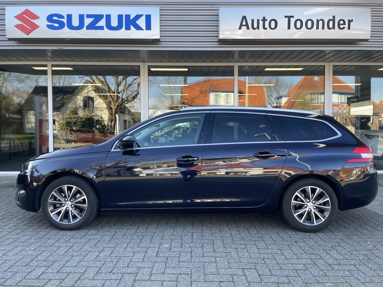 Peugeot 308 SW - Allure 1.2-131pk PureTech/Trekhaak - AutoWereld.nl