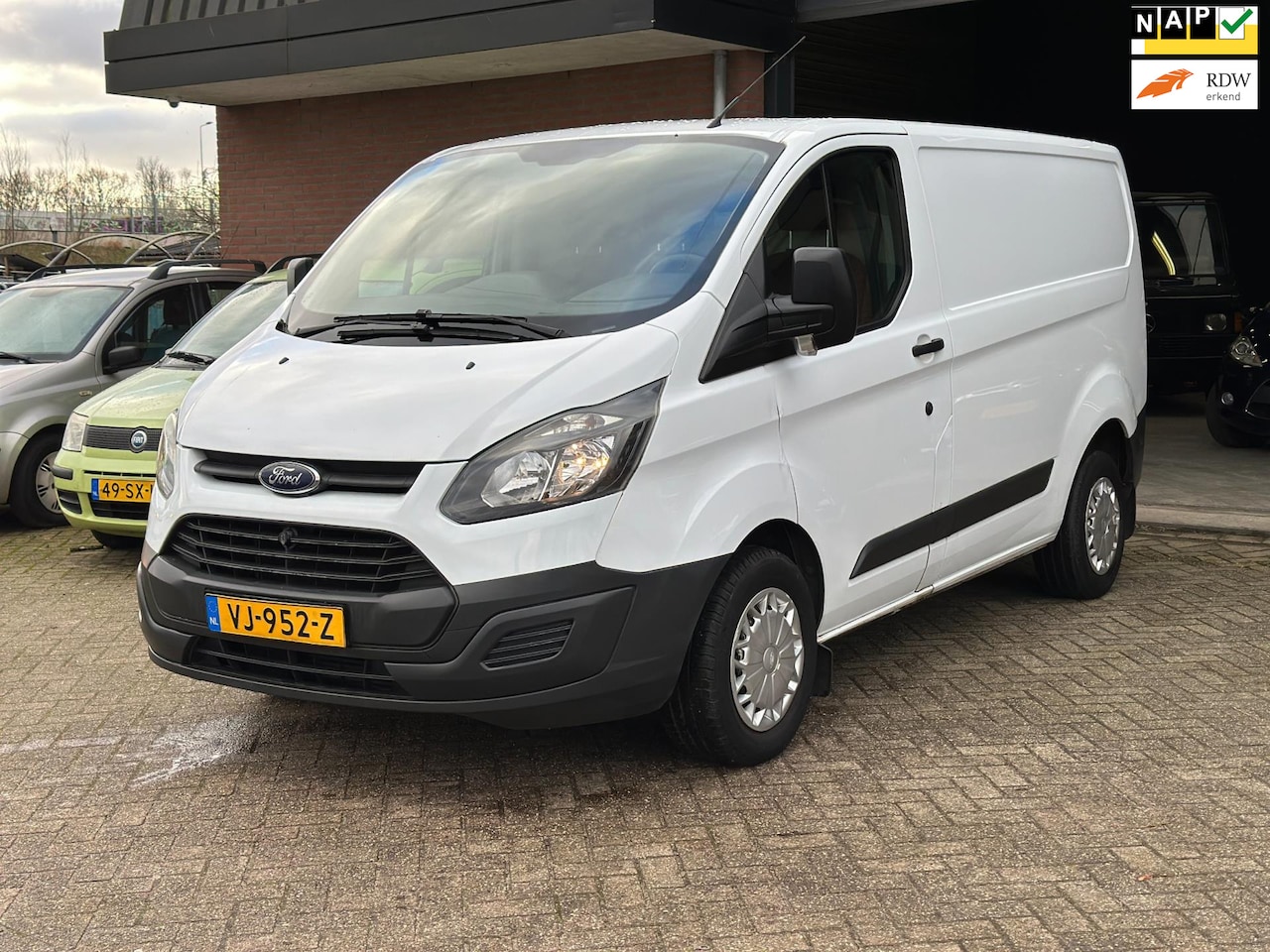 Ford Transit Custom - 270 2.2 TDCI L1H1 Ambiente LAGE KM, 6BAK, APK, NAP!! - AutoWereld.nl