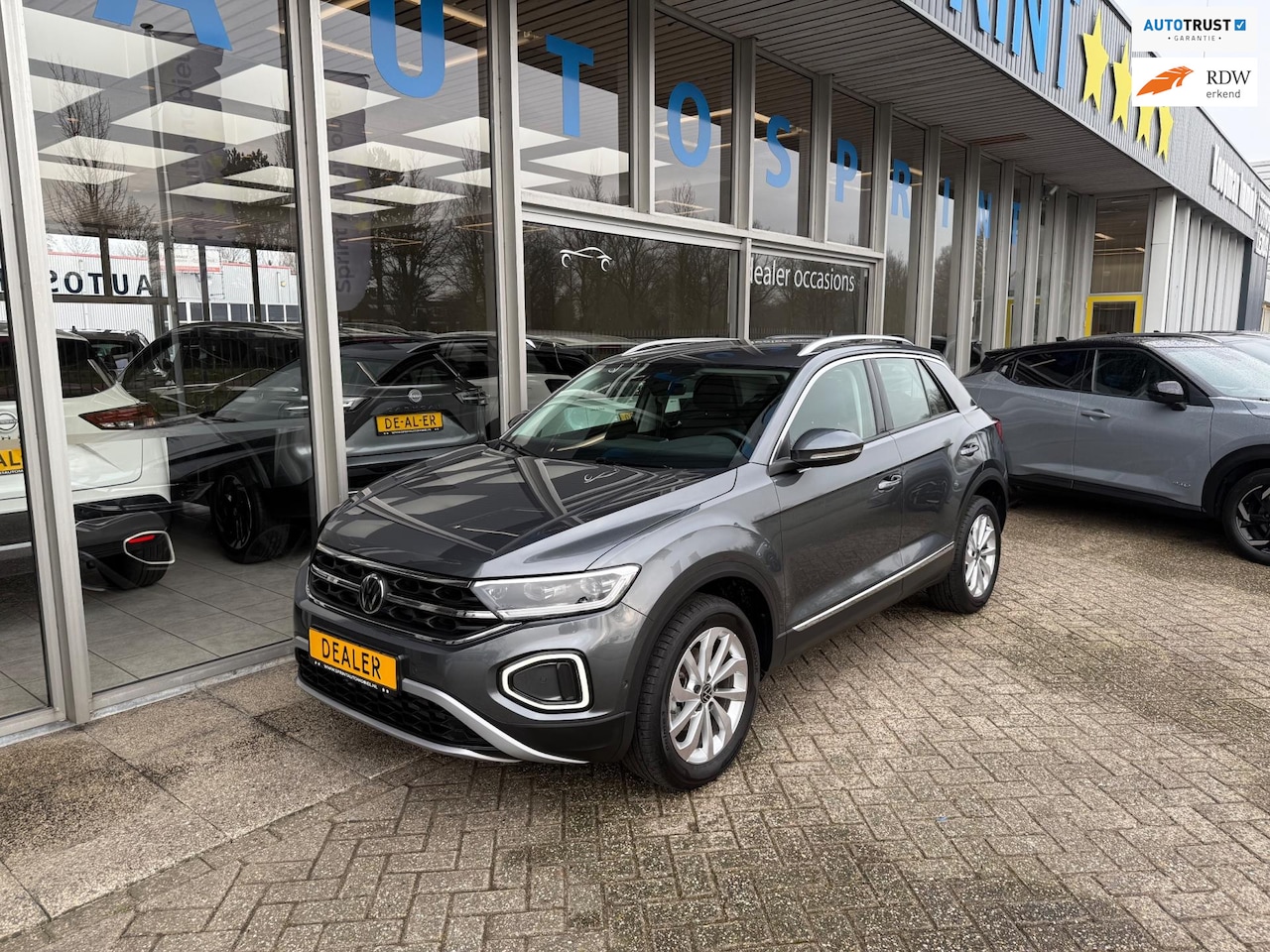 Volkswagen T-Roc - 1.5 TSI Style 150PK AUTOMAAT / CARPLAY / ACHTERUITRIJCAMERA / ELEKTRISCHE ACHTERKLEP - AutoWereld.nl