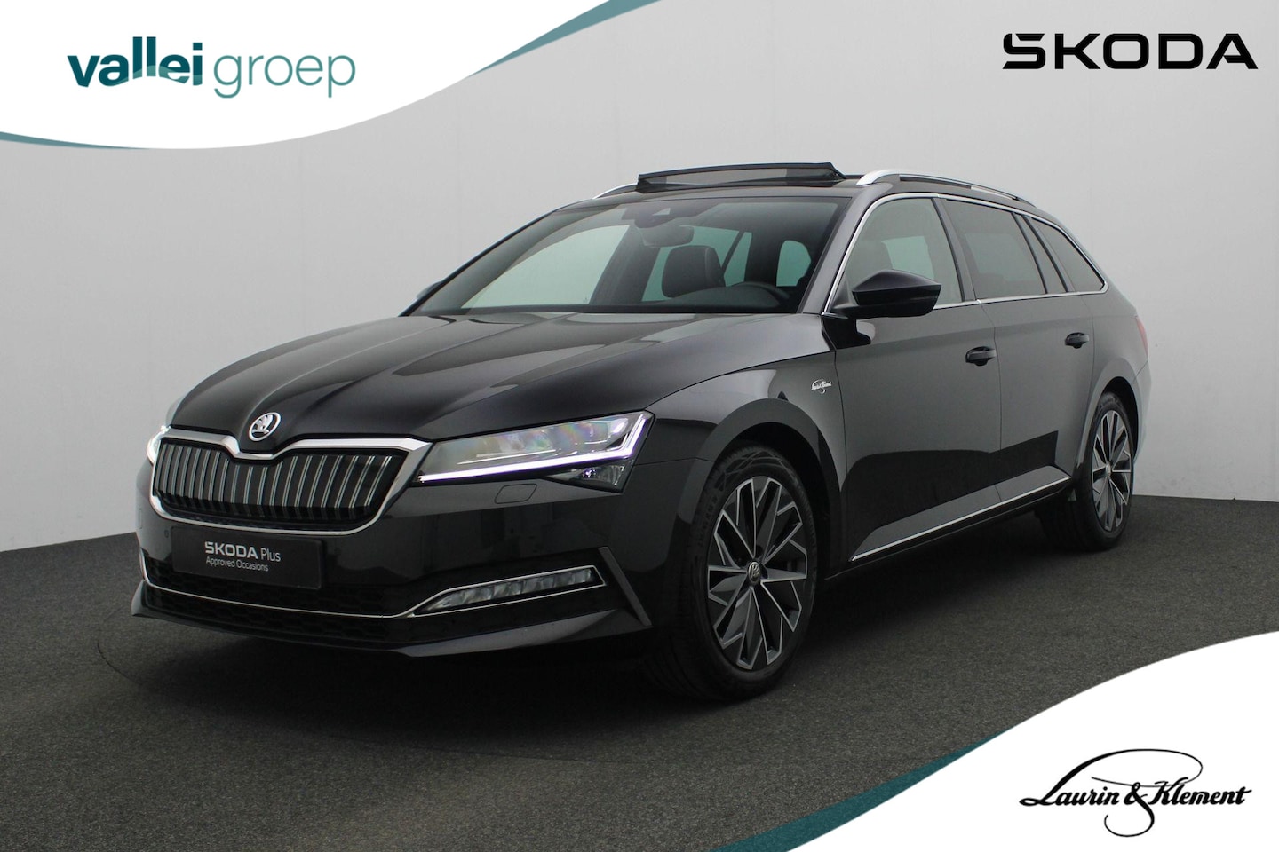 Skoda Superb Combi - 1.4 TSI iV 218 pk DSG Laurin & Klement | Pano | Leder | Geheugenstoelen | Navigatie Columb - AutoWereld.nl