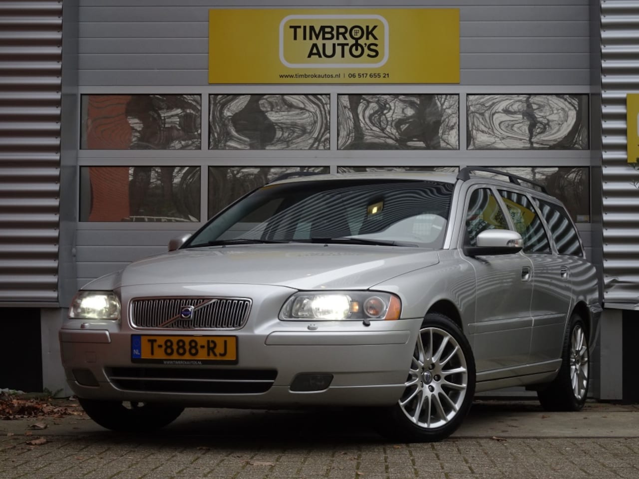 Volvo V70 - 2.5T 210PK Aut. *Xenon/PDC/17"/Historie* - AutoWereld.nl