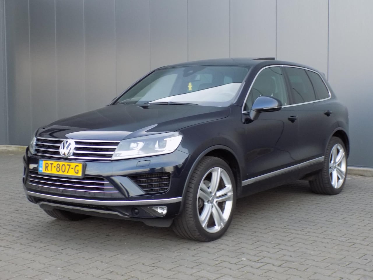 Volkswagen Touareg - 3.0 TDI R-line Leer Navi - AutoWereld.nl