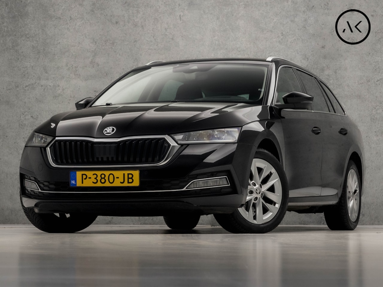 Skoda Octavia Combi - 1.0 TSI Sport Automaat (APPLE CARPLAY, GROOT NAVI, CAMERA, GETINT GLAS, STOELVERWARMING, D - AutoWereld.nl