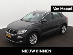 Volkswagen T-Roc - 1.5 TSI Style Business | Automaat | Parkeercamera | Navigatie | Climatronic (Automatische