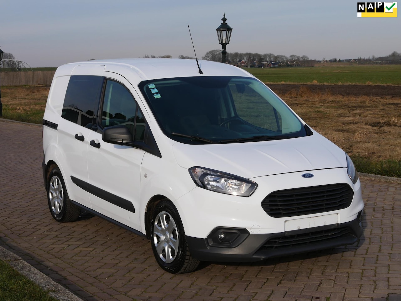 Ford Transit Courier - 1.5 TDCI Trend Duratorq S&S AC NAV ** 2022 ** - AutoWereld.nl