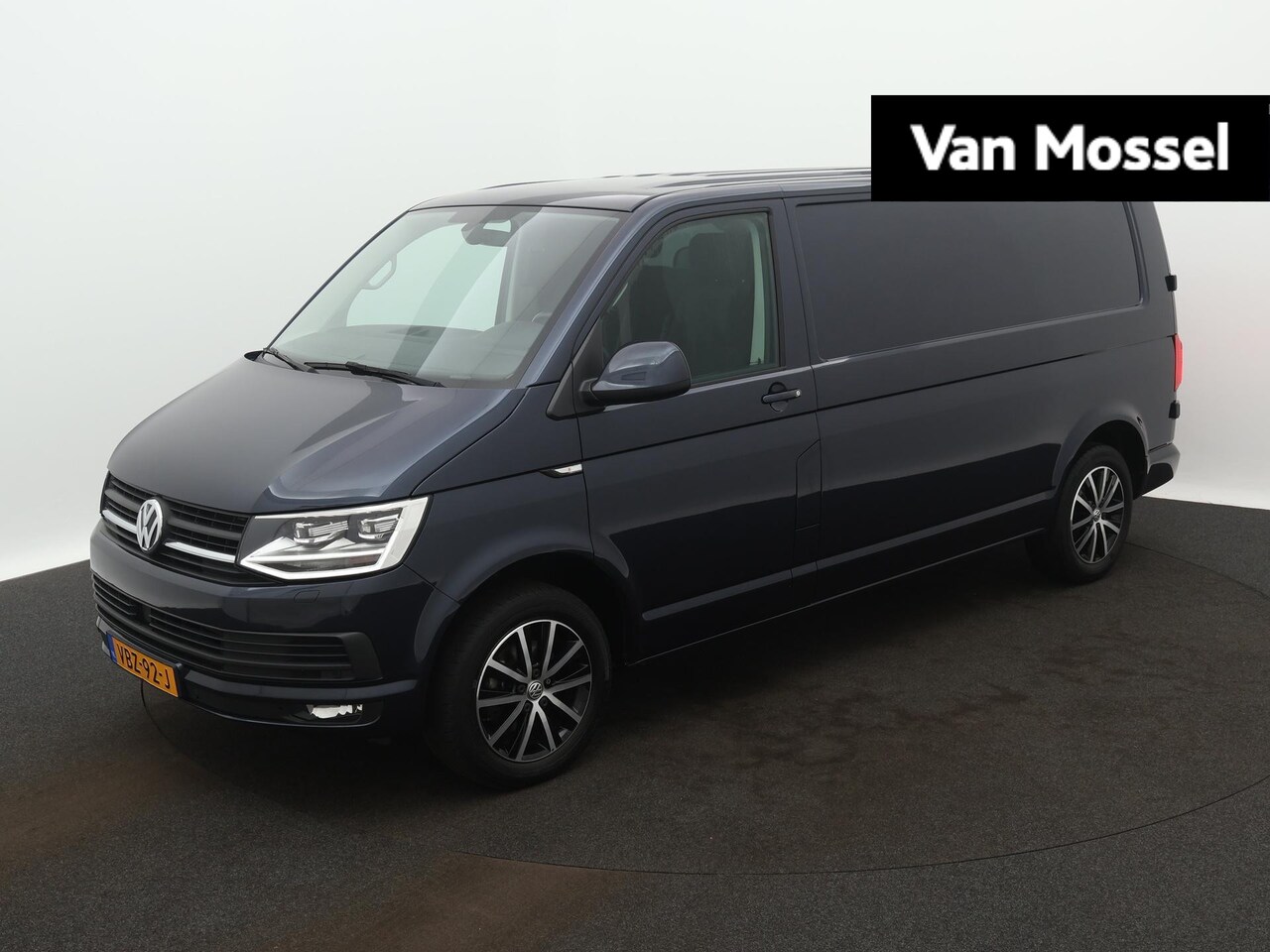 Volkswagen Transporter - 2.0 TDI L2H1 Highline | 150pk | Navigatie | Cruise control | Lichtmetalen velgen | Airco | - AutoWereld.nl