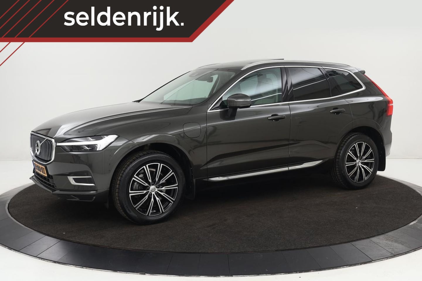 Volvo XC60 - 2.0 Recharge T6 AWD Inscription | Panoramadak | Trekhaak | Leder | Stoel & stuurverwarming - AutoWereld.nl