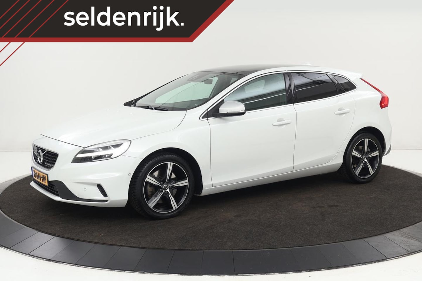 Volvo V40 - 1.5 T3 Polar+ Sport | Panoramadak | Adaptive cruise | Stoelverwarming | Harman/Kardon | Pa - AutoWereld.nl