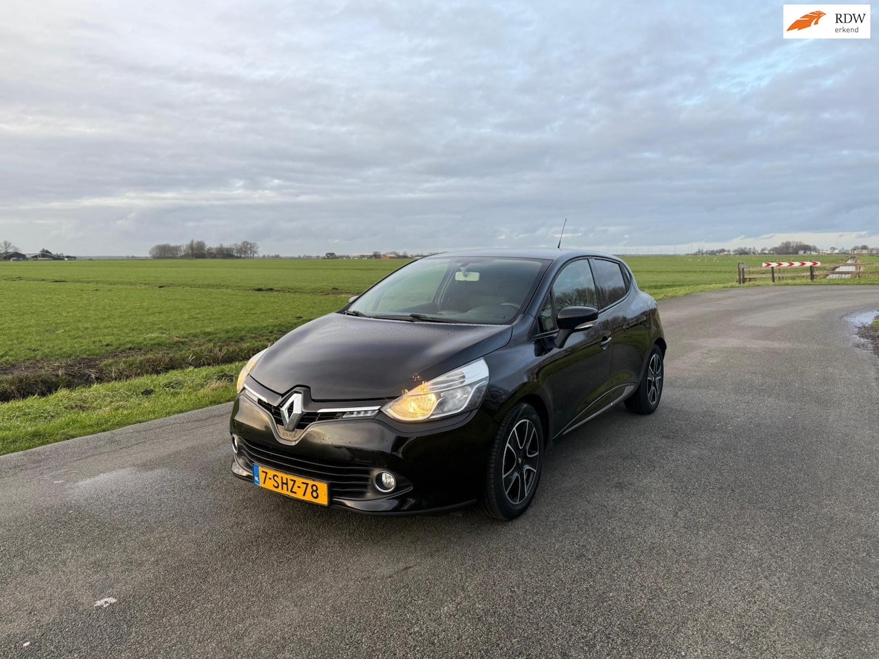 Renault Clio - 0.9 TCe Expression CRUISE/BLEUTOOTH/AIRCO/NAP! - AutoWereld.nl