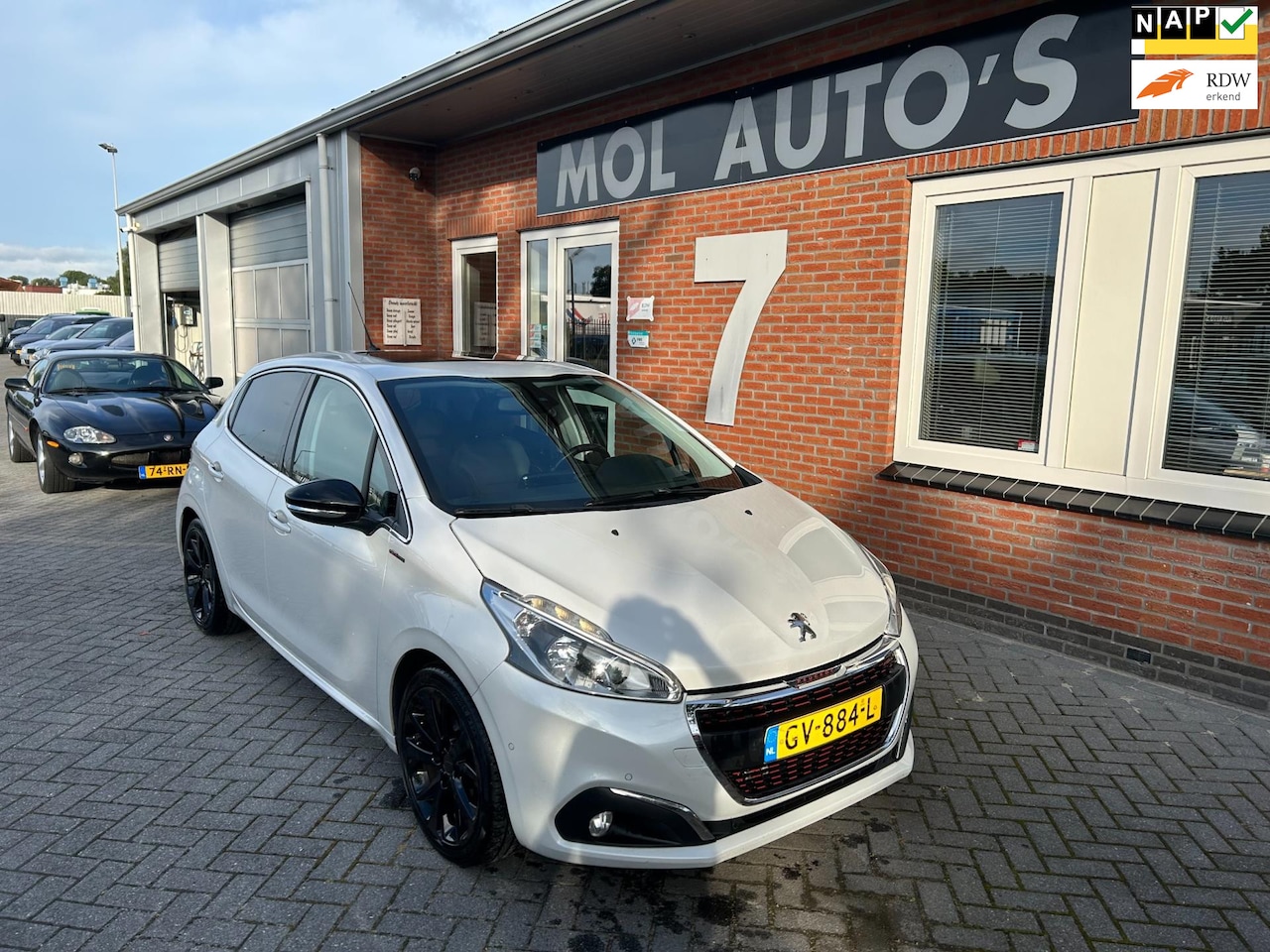 Peugeot 208 - 1.2 PureTech GT-Line 1.2 PureTech GT-line , Automaat , Panodak , Leer - AutoWereld.nl