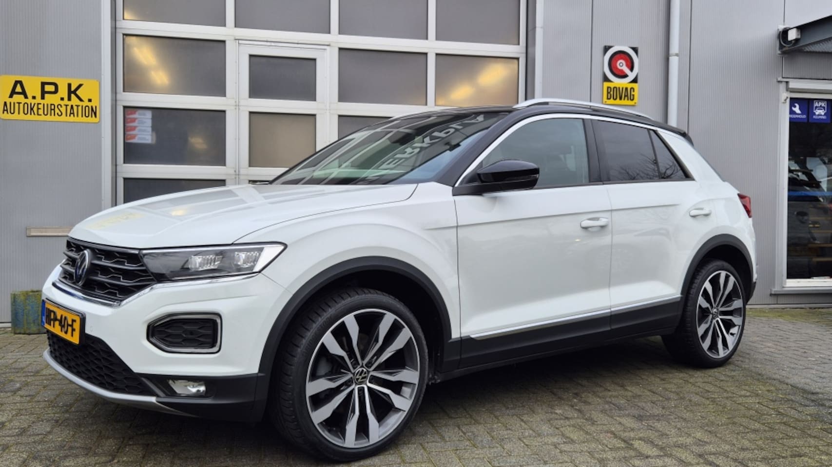 Volkswagen T-Roc - 1.5 TSI Sport BnsR - AutoWereld.nl