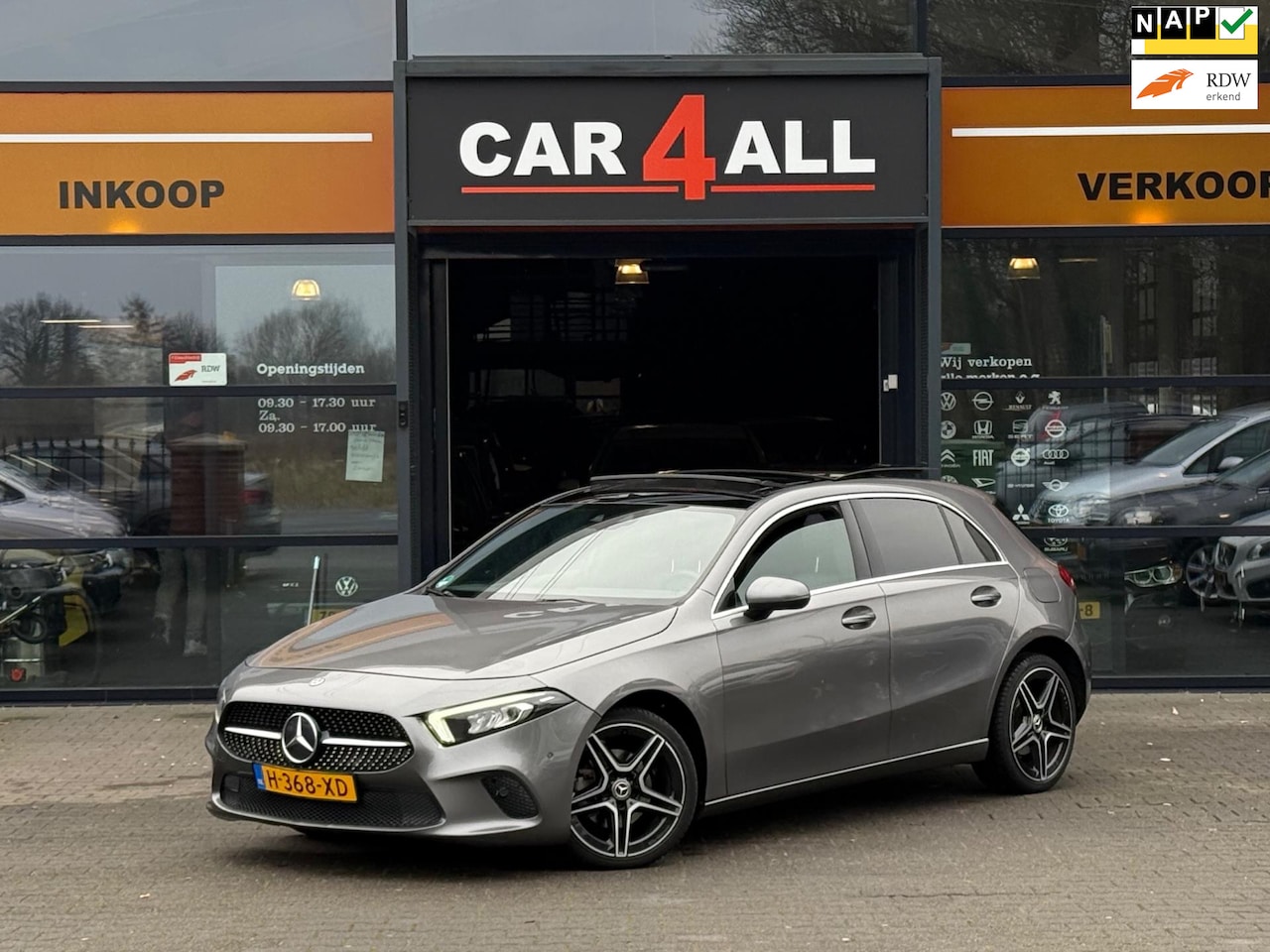 Mercedes-Benz A-klasse - 180 Premium Plus PANO/SFEER/LEDER/CAMERA/APK 04-02-2027 - AutoWereld.nl