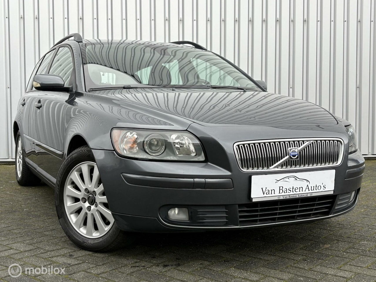 Volvo V50 - 2.4 Momentum | 140pk | Clima | Cruise | Youngtimer | Volledige Historie | - AutoWereld.nl