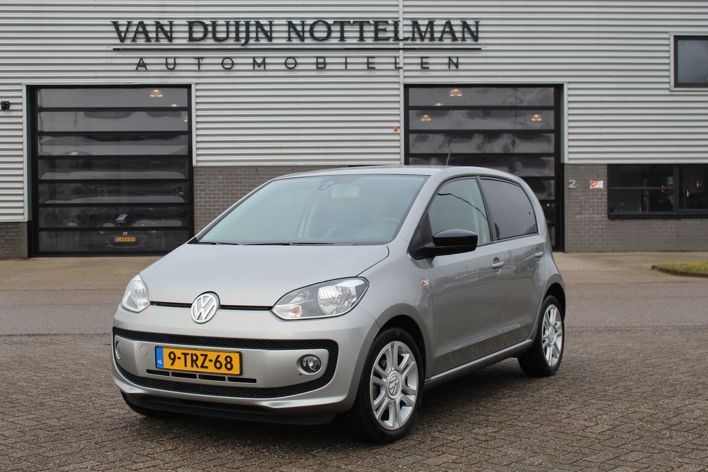 Volkswagen Up! - 1.0 Groove Up! / Automaat / Navigatie / N.A.P. - AutoWereld.nl