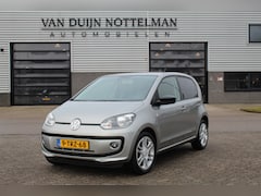 Volkswagen Up! - 1.0 Groove Up / Automaat / Navigatie / N.A.P