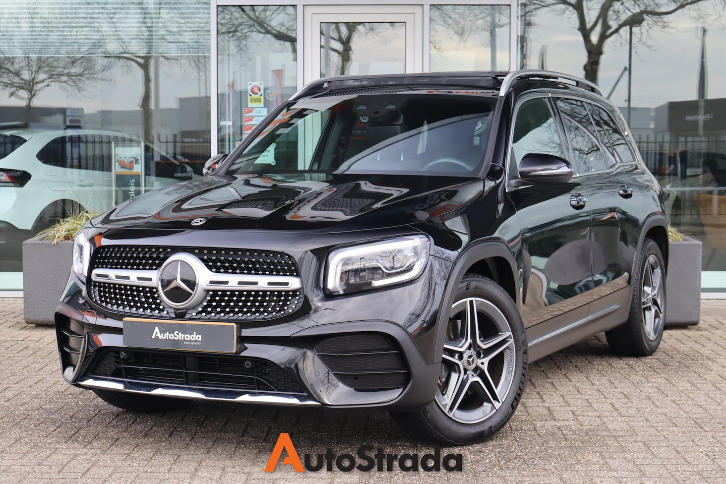 Mercedes-Benz GLB - 200 AMG-Line 163PK 7G-DCT | Pano | ACC | Sfeer | Memory | Multibeam | Camera | Trekhaak | - AutoWereld.nl