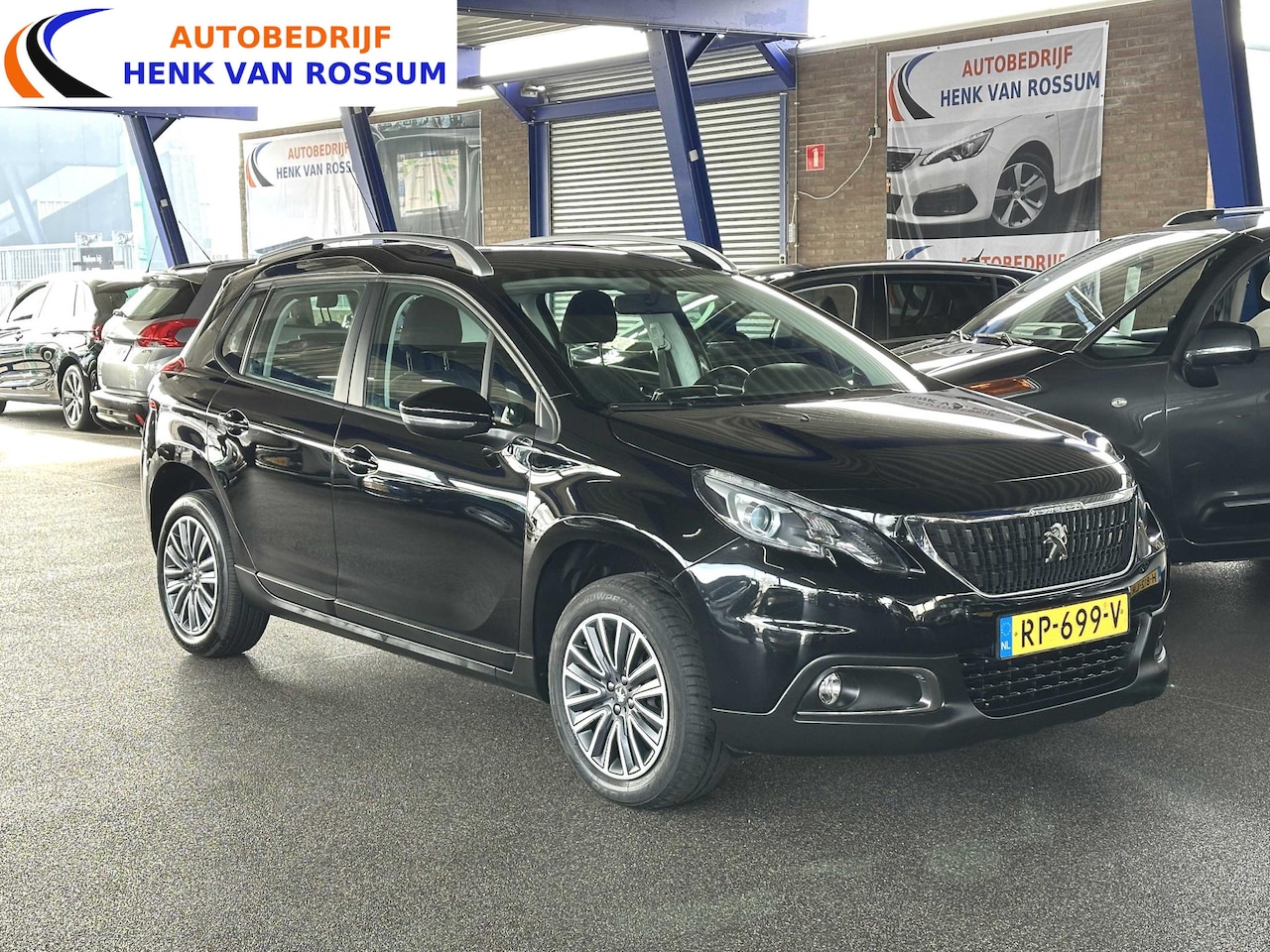 Peugeot 2008 - 1.2 PureTech Blue Lion Trekhaak | PDC | Carplay | Navi | Airco | NAP. - AutoWereld.nl