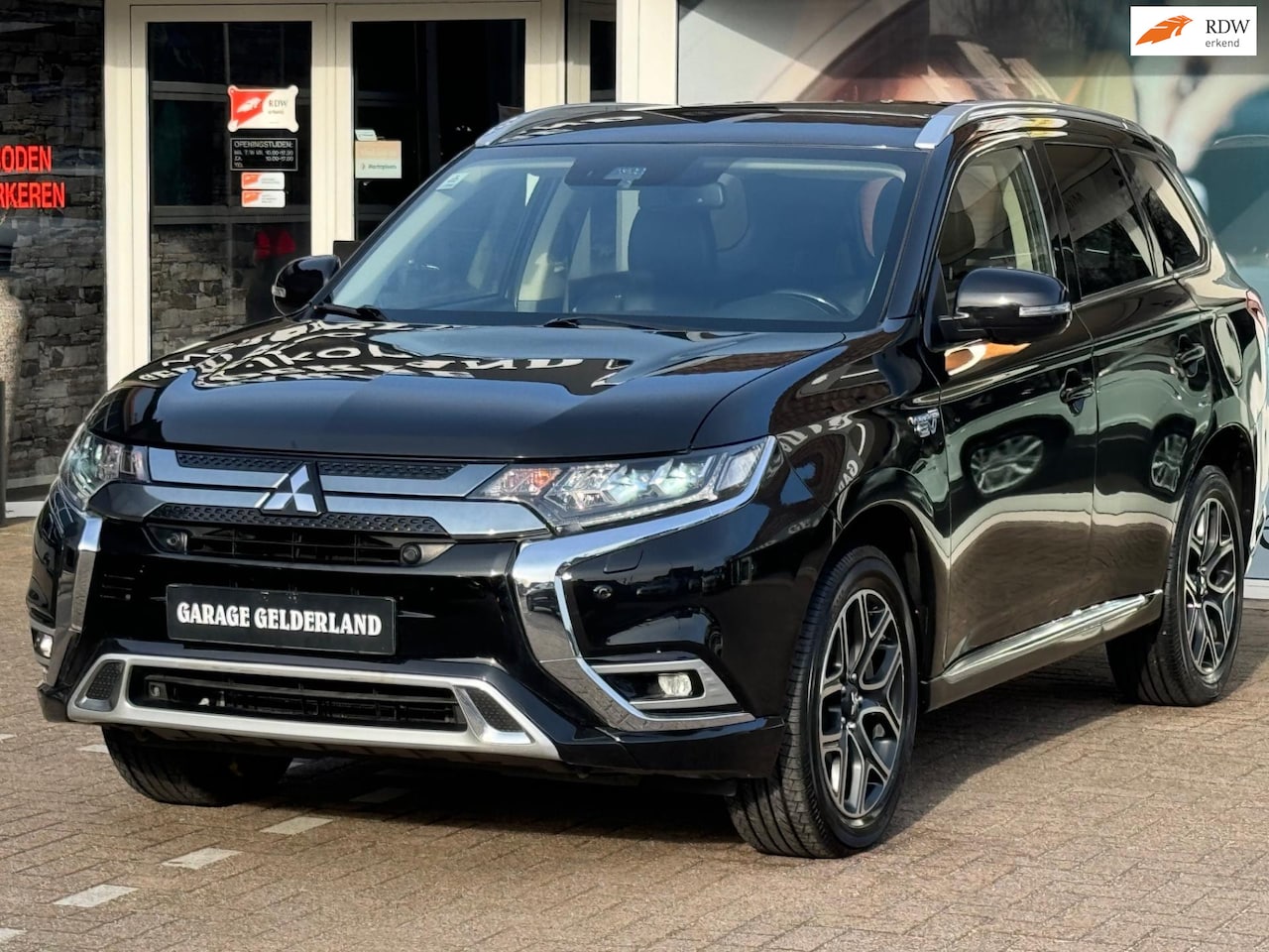 Mitsubishi Outlander - 2.0 PHEV | Bi-Xenon | Pano | Full-Led | Leder | Navi | Camera | Full-option's | Garantie - AutoWereld.nl