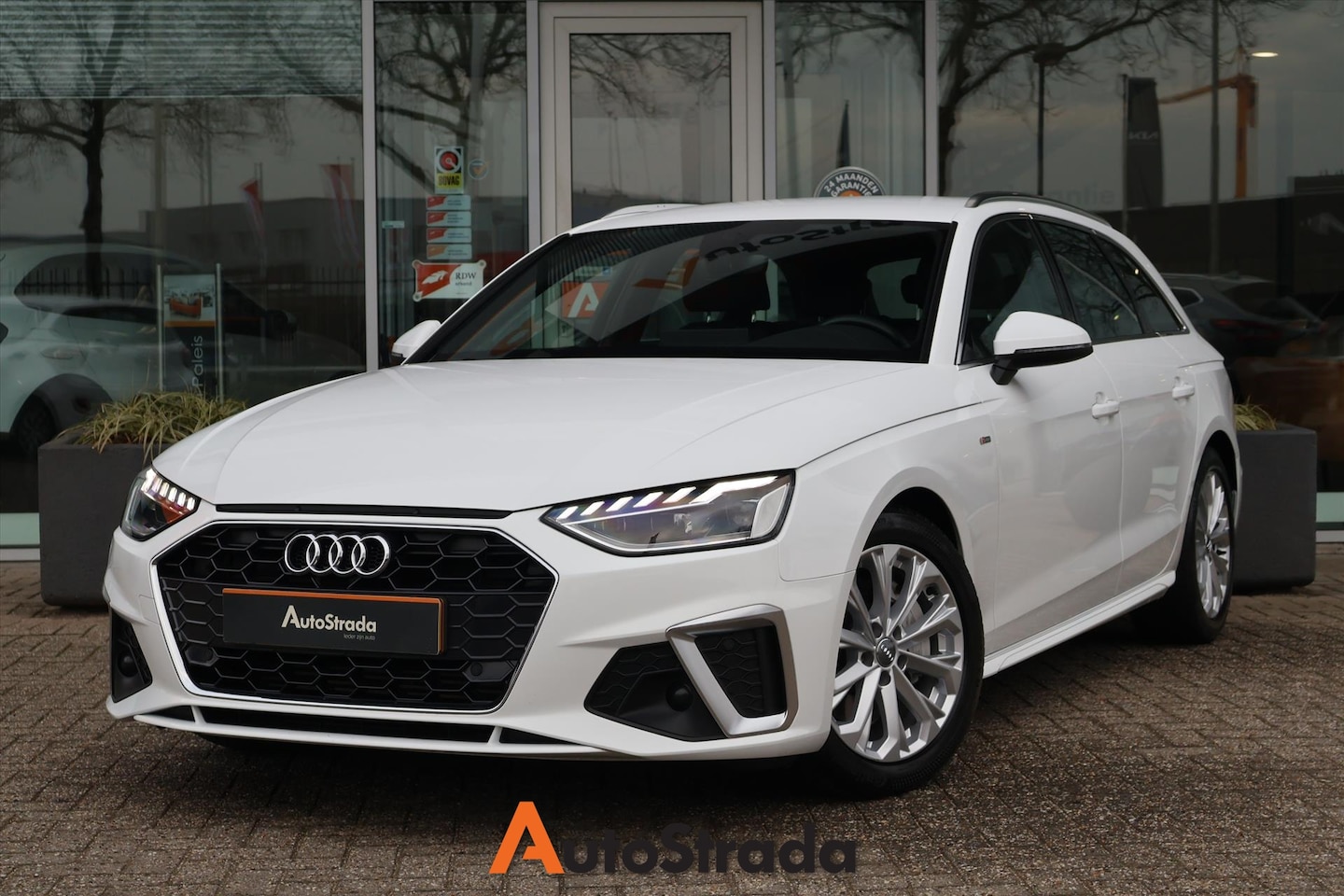 Audi A4 Avant - 40 S-Line 204pk | Carplay | Navi | DAB | Matrix LED | Cruise | 1e Eigenaar - AutoWereld.nl