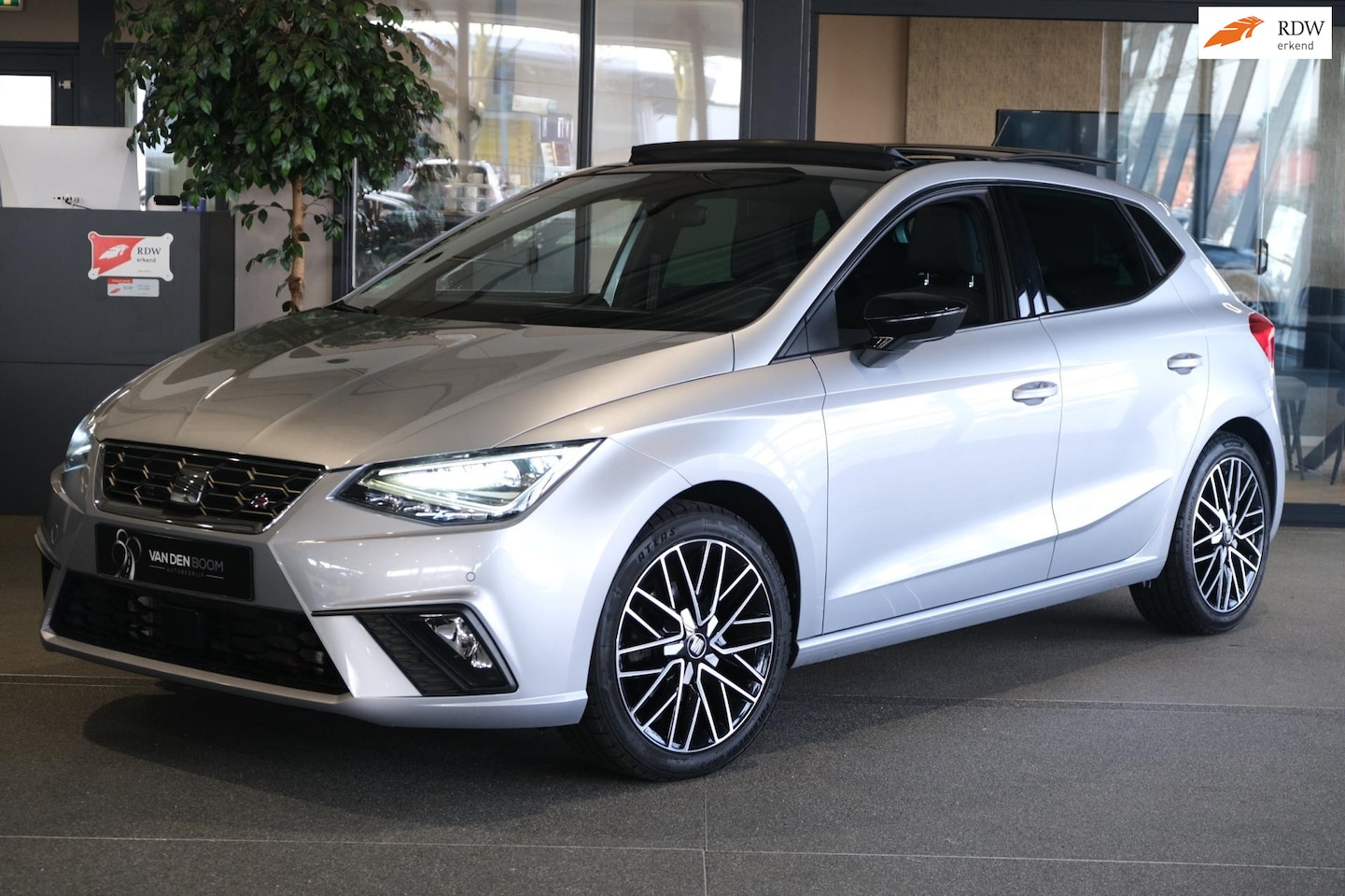 Seat Ibiza - 1.0 TSI FR Pano Virtual Led Leder Cam Cruise Pdc - AutoWereld.nl