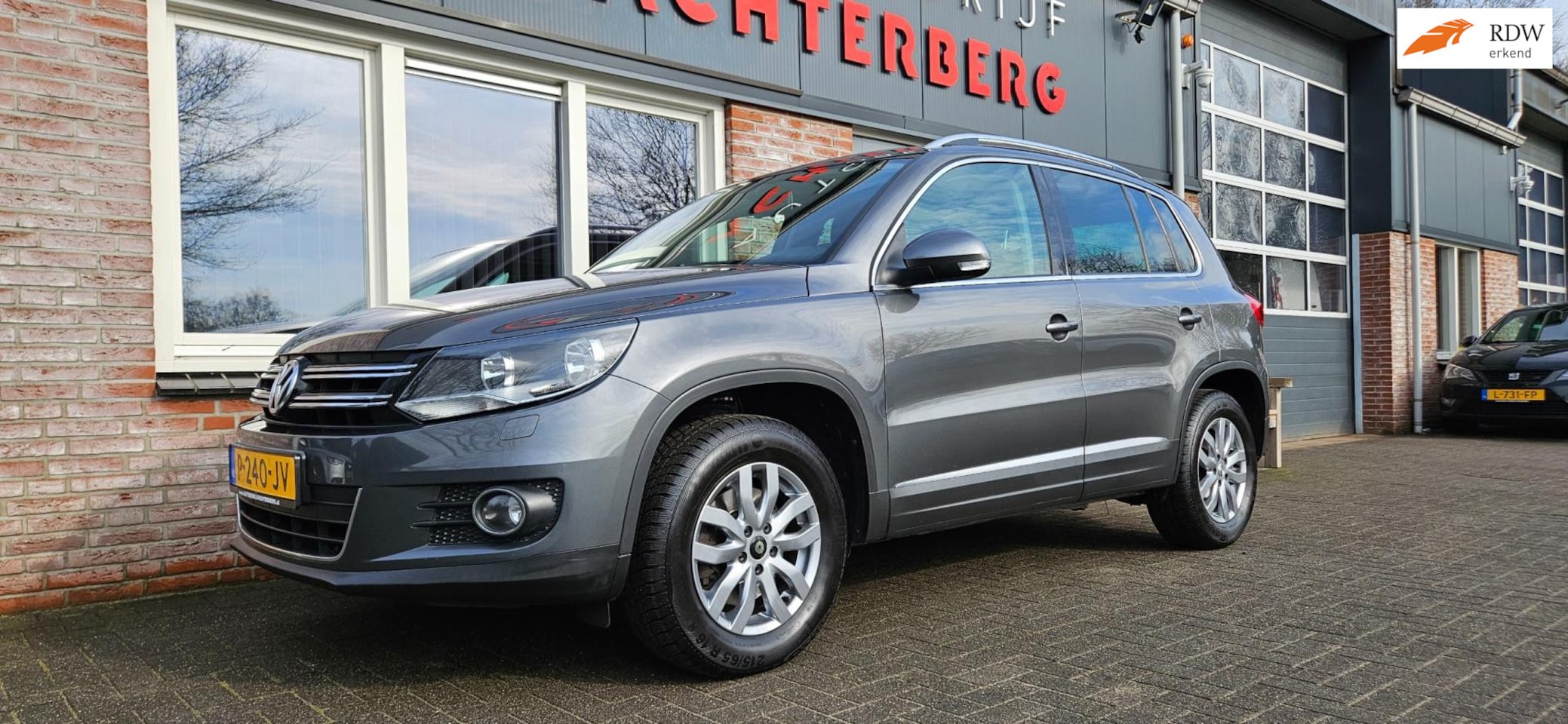 Volkswagen Tiguan - 1.4 TSI Sport&Style Trekhaak! Navigatie! Airco! Cruise Control! Nette Auto! - AutoWereld.nl