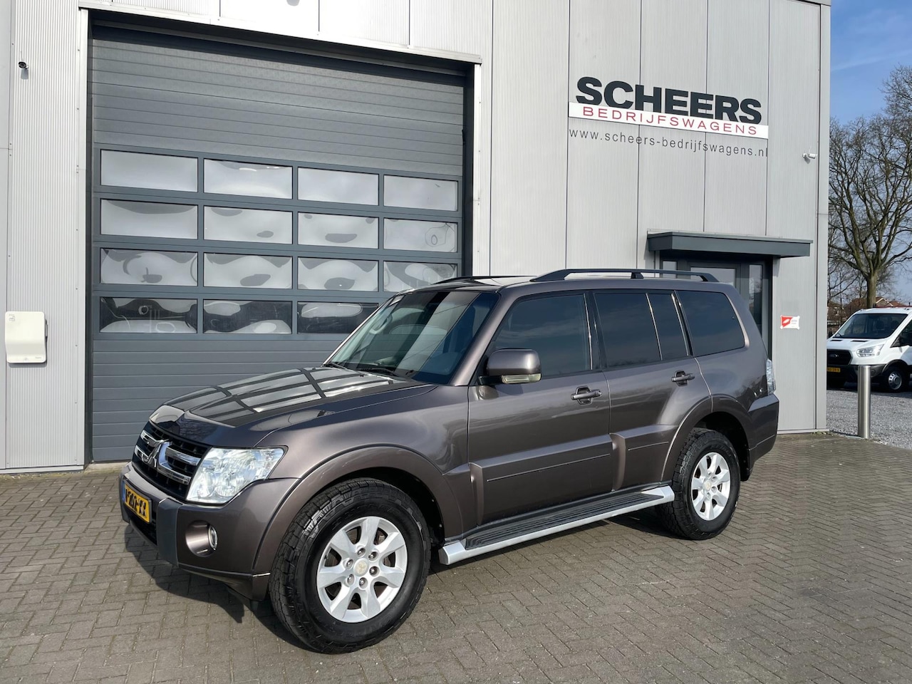 Mitsubishi Pajero - 3.2 DI-D Instyle Panel Van | BTW-vrij - AutoWereld.nl