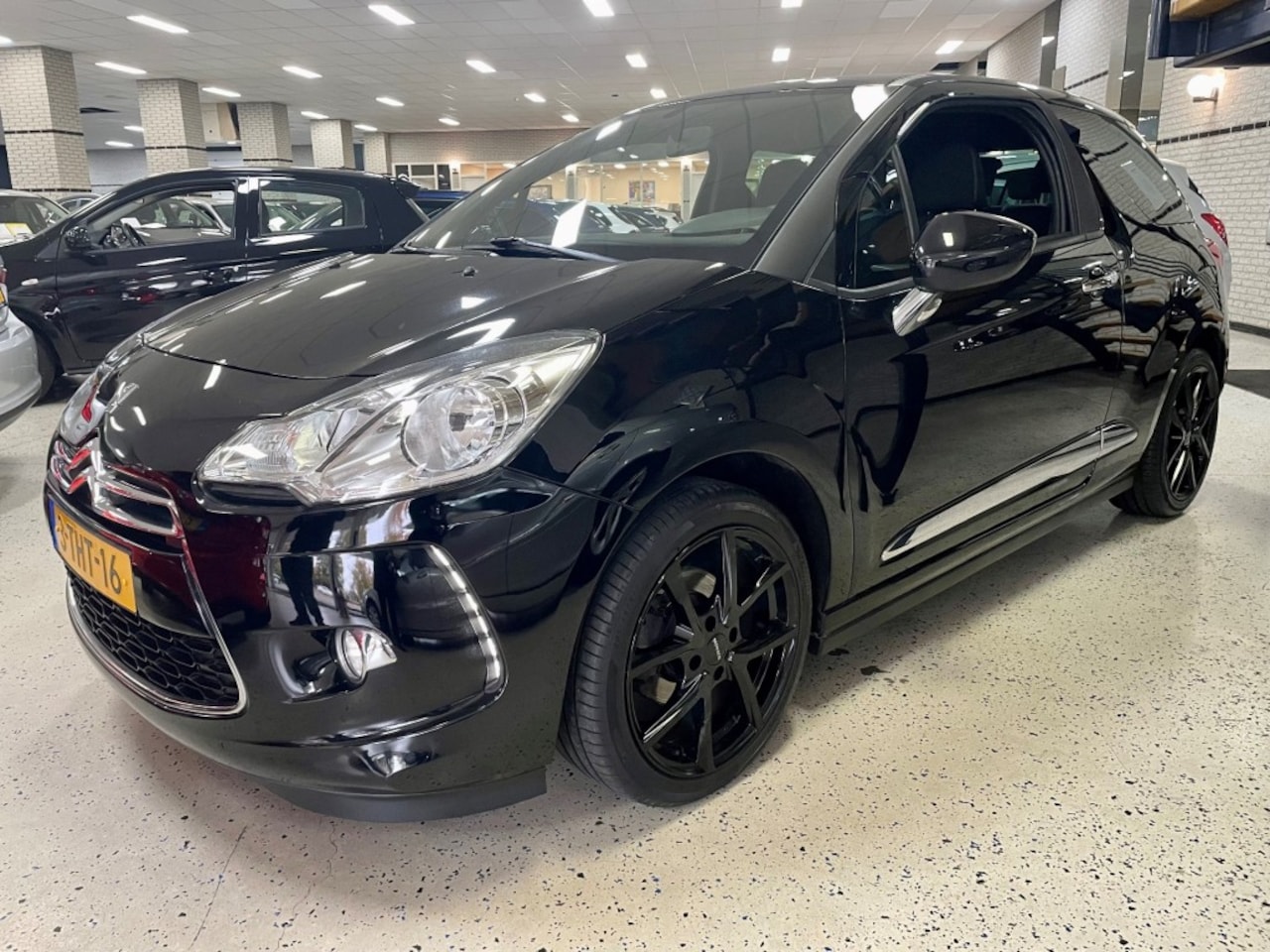 Citroën DS3 - 1.2 VTI SO CHIC / AIRCO / CRUISE / MULTIMEDIA / CHROOMPAKKET - AutoWereld.nl