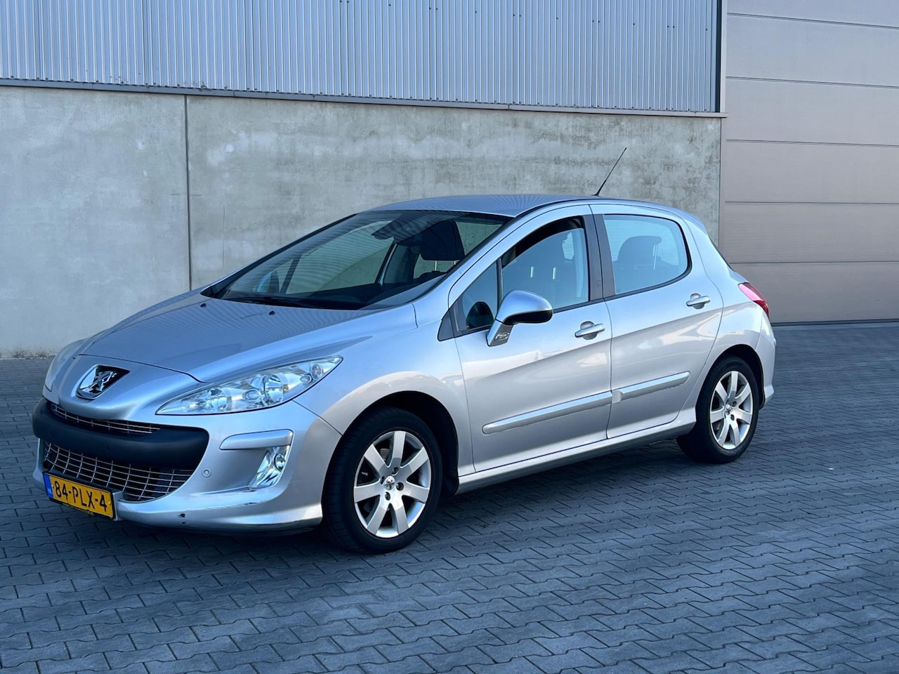 Peugeot 308 - 1.6 VTi Sublime AUTOMAAT+CRUISE CONTROL+PDC+RADIO CD AUX+ELEKTRISCHE PAKKET+VELGEN+TREKHAA - AutoWereld.nl