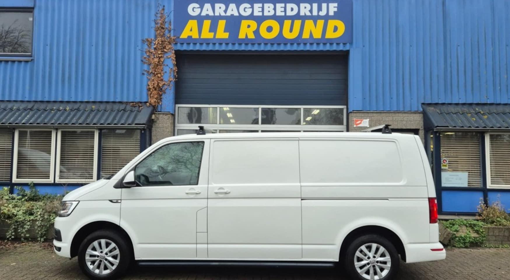 Volkswagen Transporter - 2.0 TDI L2H1 Comfortline Plus Trekhaak*automaat*navigatie*2x sch - AutoWereld.nl