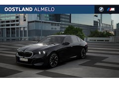 BMW 5-serie - 530e M Sport Automaat / Panoramadak / Trekhaak / Bowers & Wilkins / Stoelventilatie / Adap