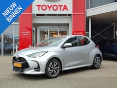 Toyota Yaris - 1.5 HYBRID DYNAMIC KEYLESS APPLE/ANDROID LM-VELGEN CLIMA LED CAMERA AD-CRUISE BLUETOOTH NL