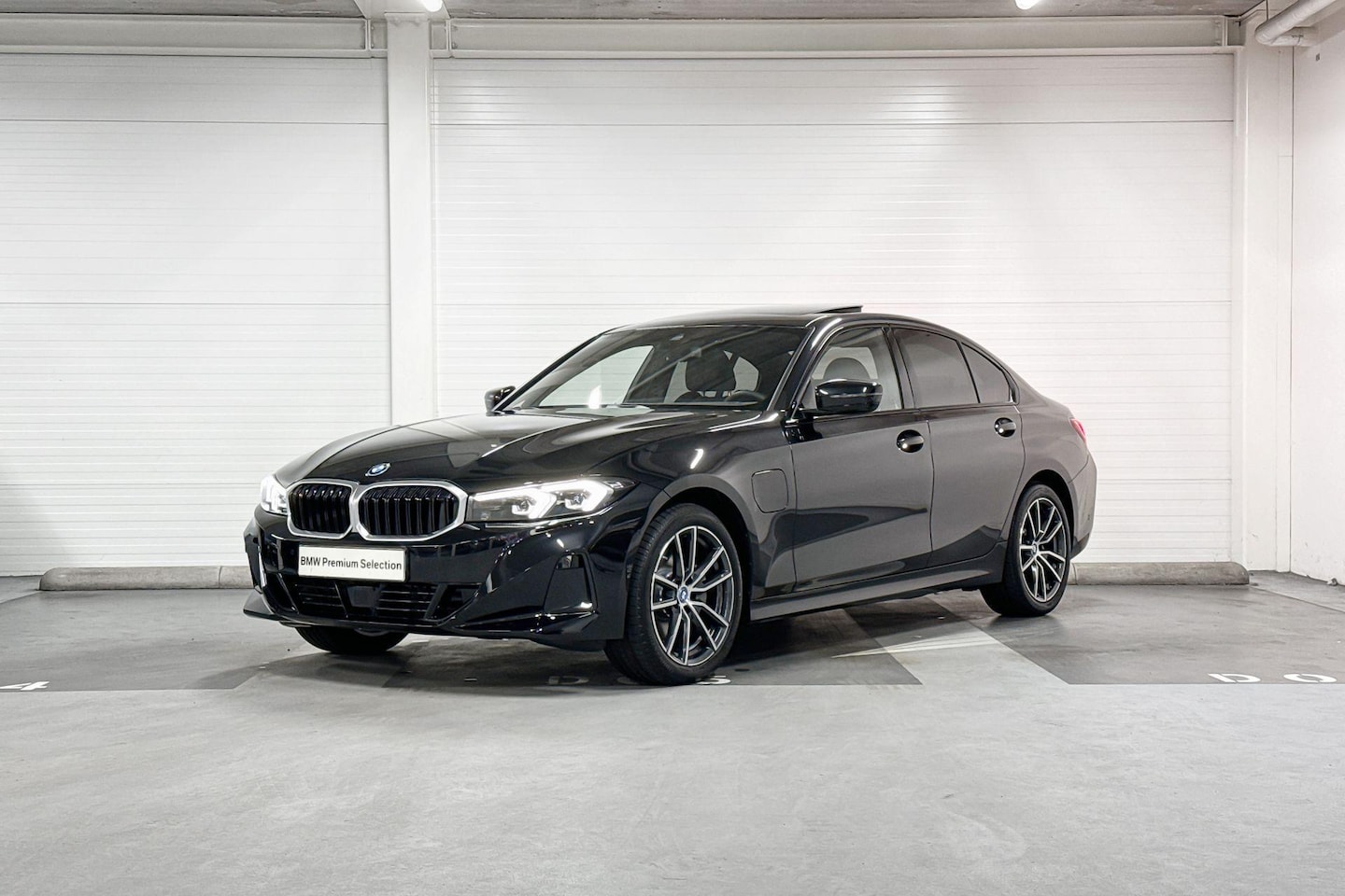 BMW 3-serie - Sedan 320e | Travel Pack | Shadow Line | Schuif-/kanteldak - AutoWereld.nl