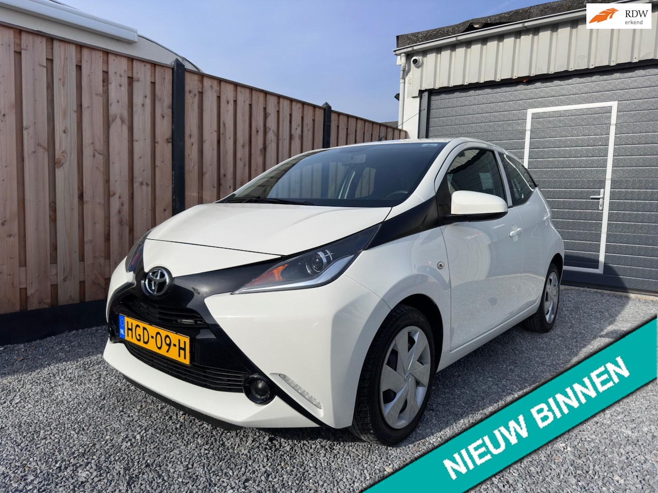 Toyota Aygo - 1.0 VVT-i x-play Eerste eigenaar | Airco | APK - AutoWereld.nl