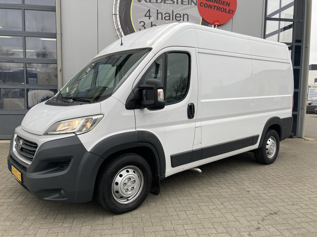 Fiat Ducato - 35H 3.0 L2H2 Benzine | ideaal voor buscamper, ivm half tarief 2026! | Mag in elke stad - AutoWereld.nl