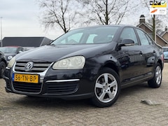 Volkswagen Jetta - 1.6 FSI Trendline Business AIRCO CRUISE CTRL NAVI