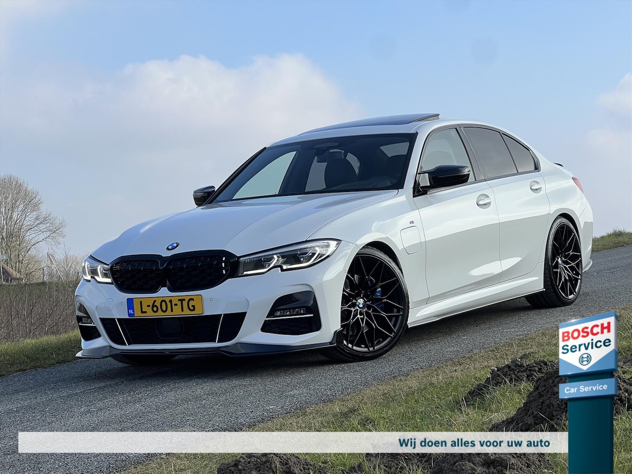 BMW 3-serie - 330e 400PK M-Performance / Pano / Head-up / Virtual Cockpit / Maxton / Custom Exhaust / Sf - AutoWereld.nl