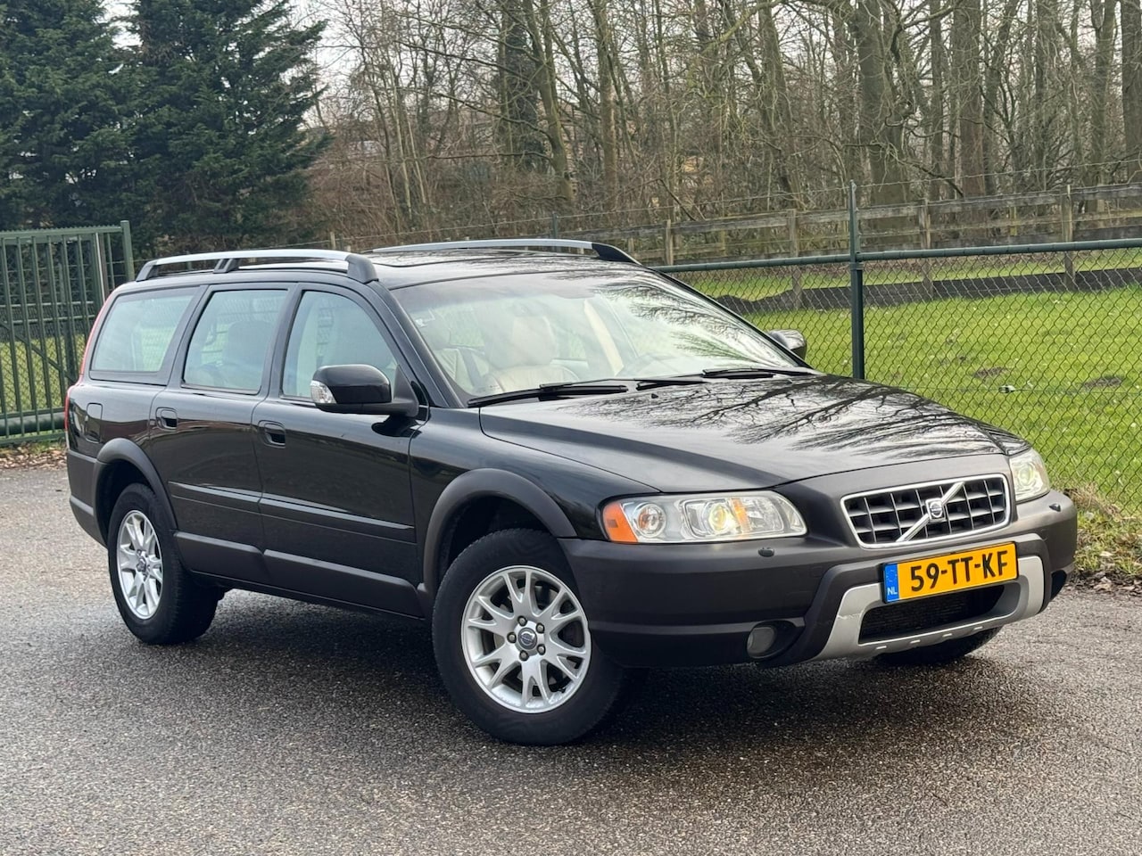 Volvo XC70 - 2.5 T Summum /Xenon/Trekhaak/Airco/ - AutoWereld.nl