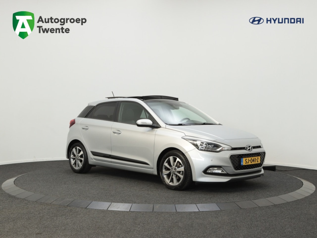 Hyundai i20 - 1.2 HP i-Motion Prem | Panorama dak | Trekhaak | Cruise Control - AutoWereld.nl