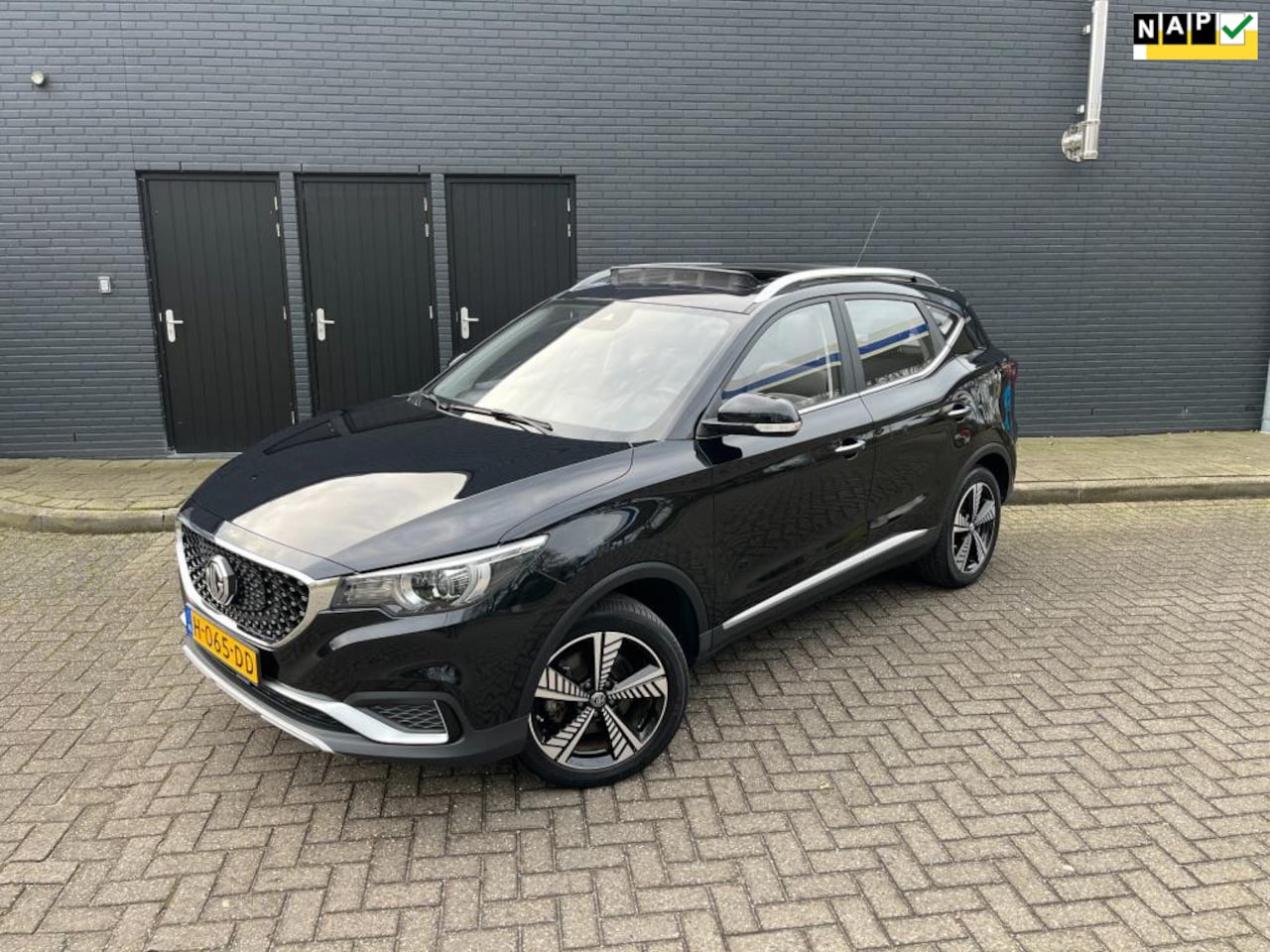 MG ZS - EV Luxury 45 kWh Panoramadak Leer NAP - AutoWereld.nl