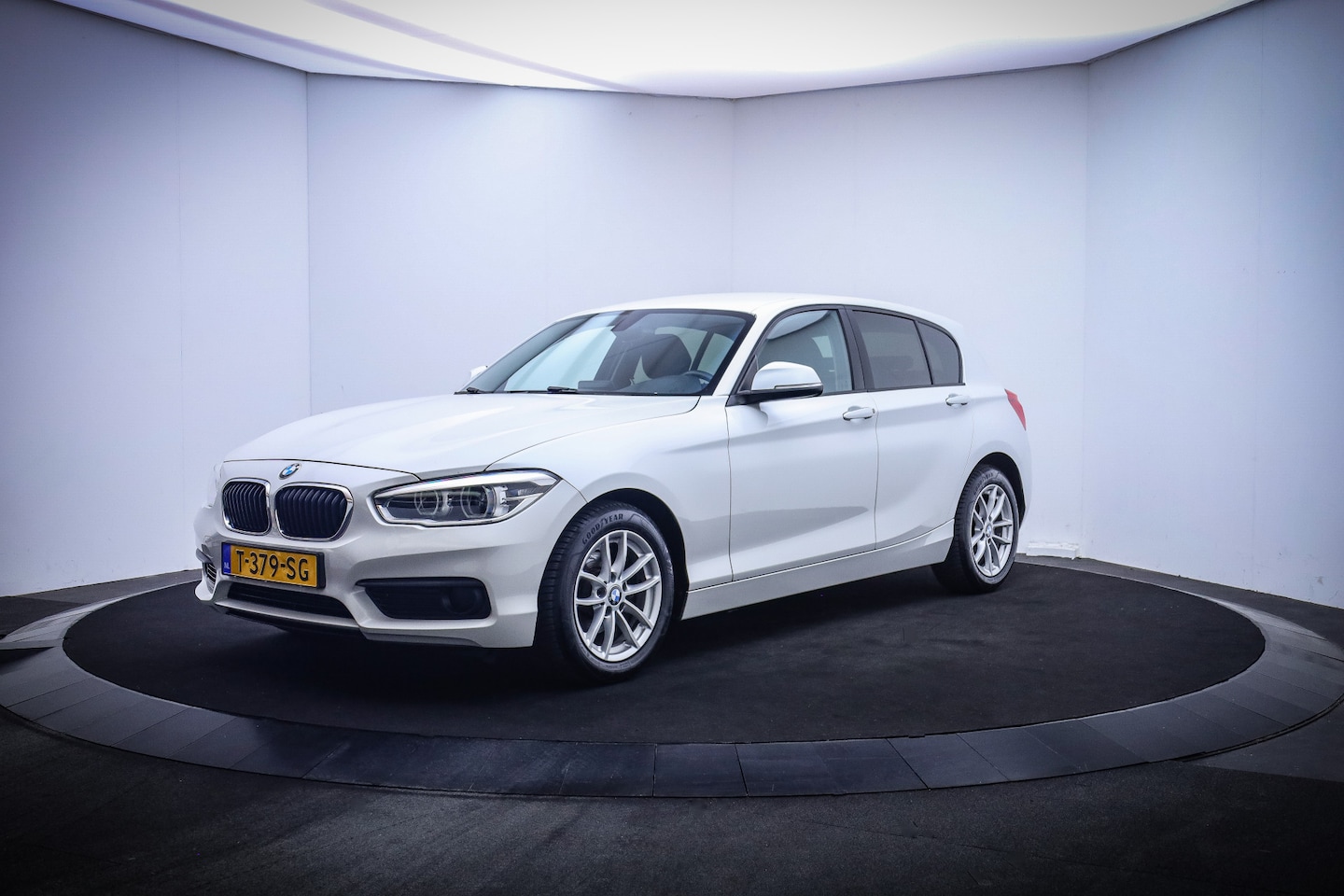 BMW 1-serie - 118i High Executive FULL LED/NAVI/CLIMA/STOELVERW./BLUETOOTH/LMV - AutoWereld.nl