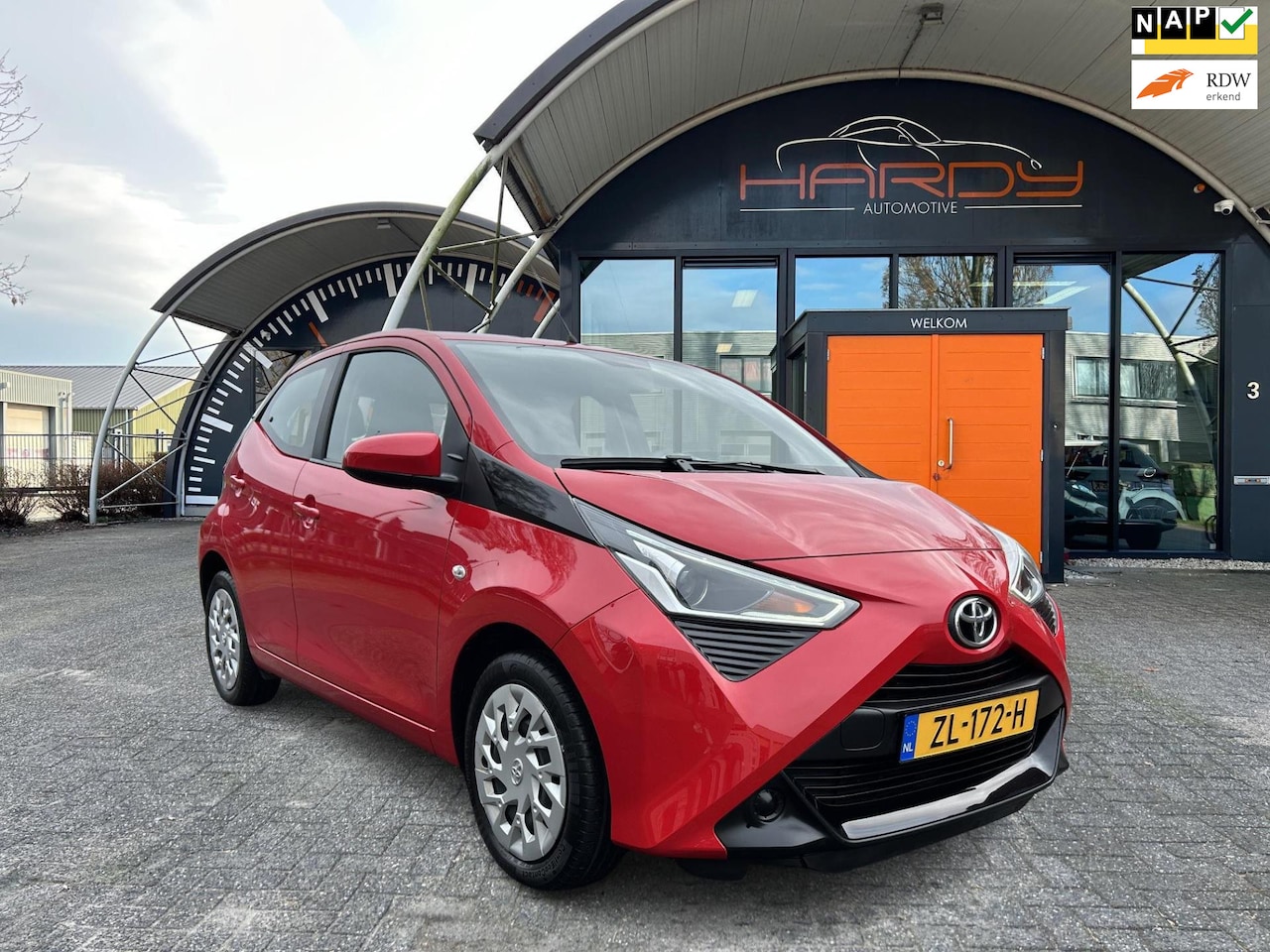 Toyota Aygo - 1.0 VVT-i x-play Apple Carplay Camera NW Model - AutoWereld.nl