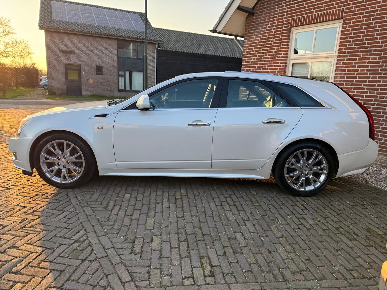 Cadillac CTS - 3.6 V6 Sport Luxury AWD WAGON (PANO/V-PACKAGE/NAVI) parelmoer wit - AutoWereld.nl