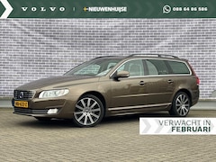 Volvo V70 - 2.0 D3 Summum | Trekhaak | 18" Titania | Schuif/kantel dak | Leer | Parkeersensoren | Nieu