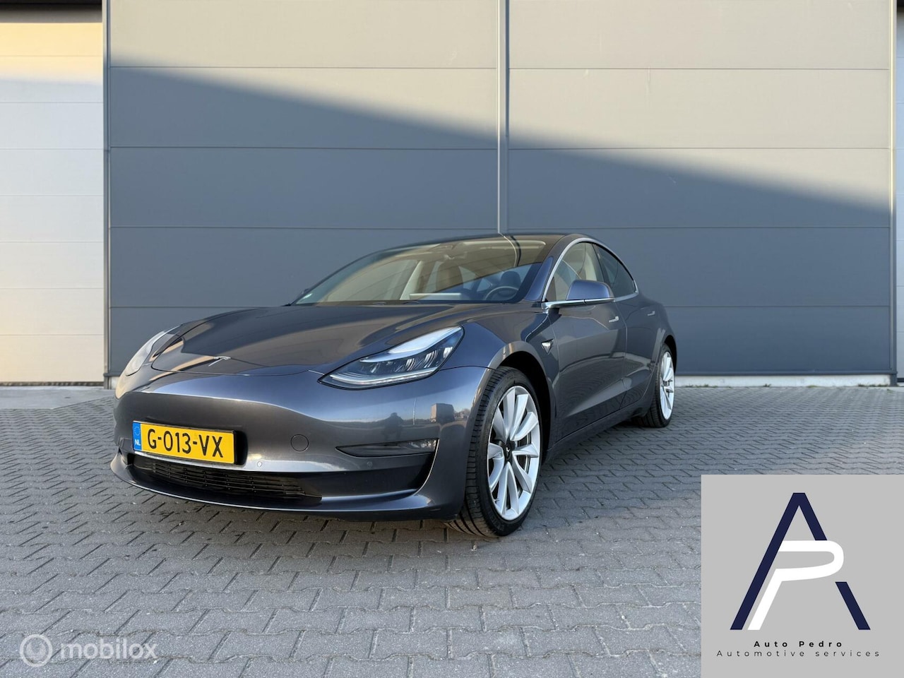 Tesla Model 3 - Long Range RWD Long Range AWD 75 kWh Grijs AUTOPILOT 19Inch - AutoWereld.nl