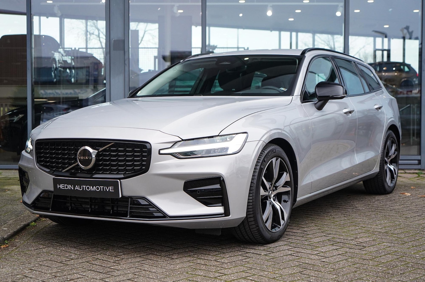 Volvo V60 - 2.0 B4 Plus Dark Lederen bekleding  Google Services | Elektrisch verstelbare stoelen met g - AutoWereld.nl