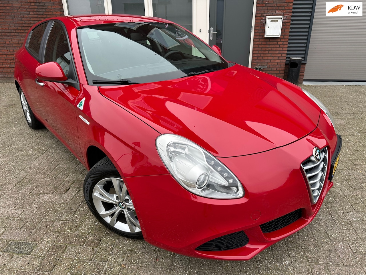 Alfa Romeo Giulietta - 1.4 T Distinctive / 5DRS / PDC / LED / Clima - AutoWereld.nl