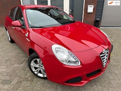 Alfa Romeo Giulietta - 1.4 T Distinctive / 5DRS / PDC / LED / Clima